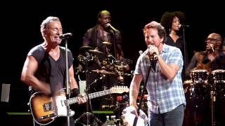 Highway to Hell - Bruce Springsteen (w Eddie Vedder & Tom Morello) - Brisbane Ent Centre - 26-2-2014 Resimi