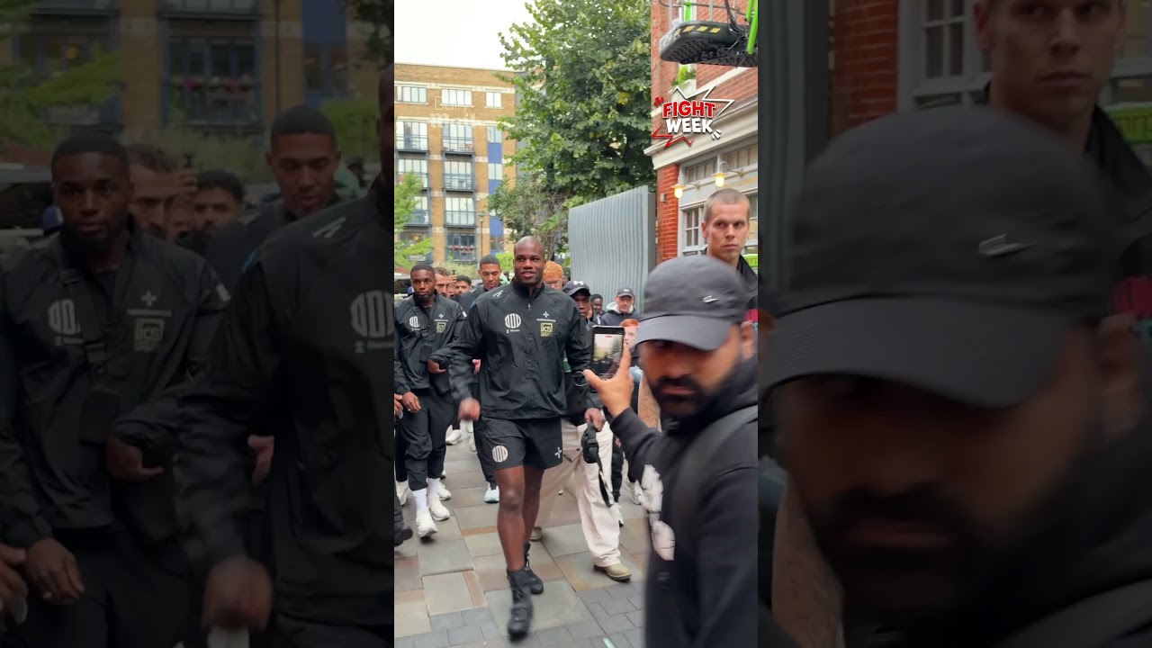 Daniel Dubois ARRIVES for open workout ahead of Wardley fight #boxing #dubois #wardleydubois