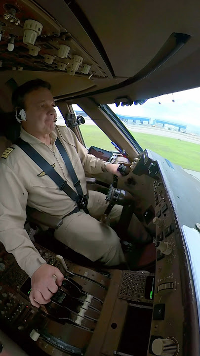 Tough Boeing 747 Landing with Tailwind and Turbulence