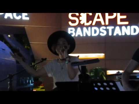 Roomies World - Vee 易薇倪 - 小幸运 @ Scape Bandstand (16.07.2016)
