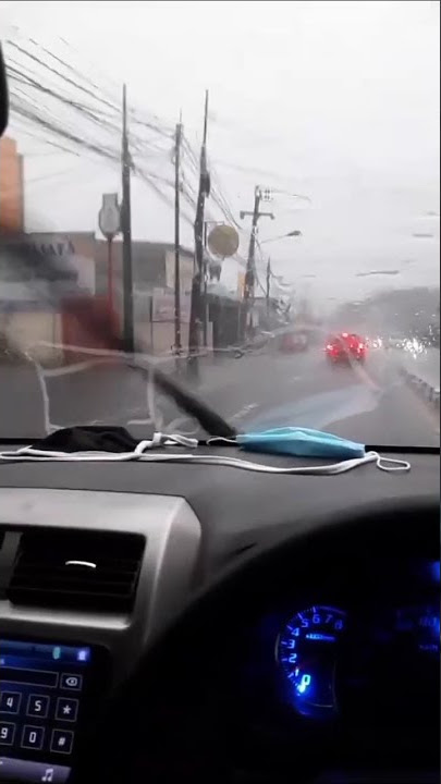 Story' WA IG bawa mobil sore hari hujan