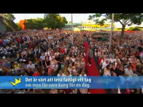 Magnus Uggla - Kung För En Dag (Live Allsång På Skansen 2008).avi