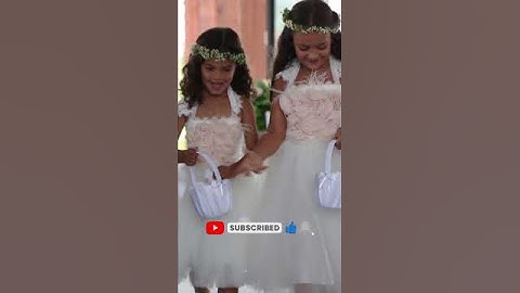CUTE Little Flower Girls Coming Down the Aisle! #flowergirls