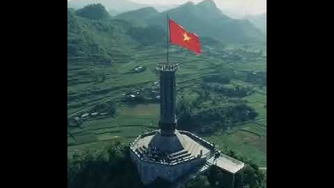 Bên Cột Cờ Lũng Cú Ta Hát