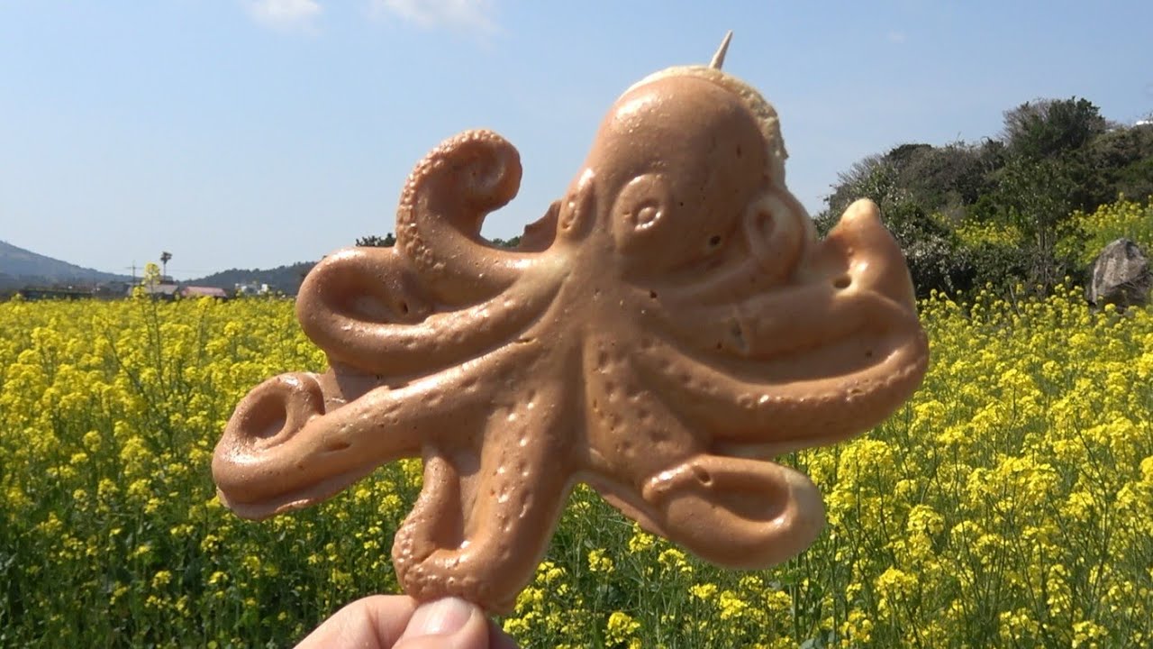 Octopusshaped cheese bread 제주 치즈 문어빵 Korean street food YouTube