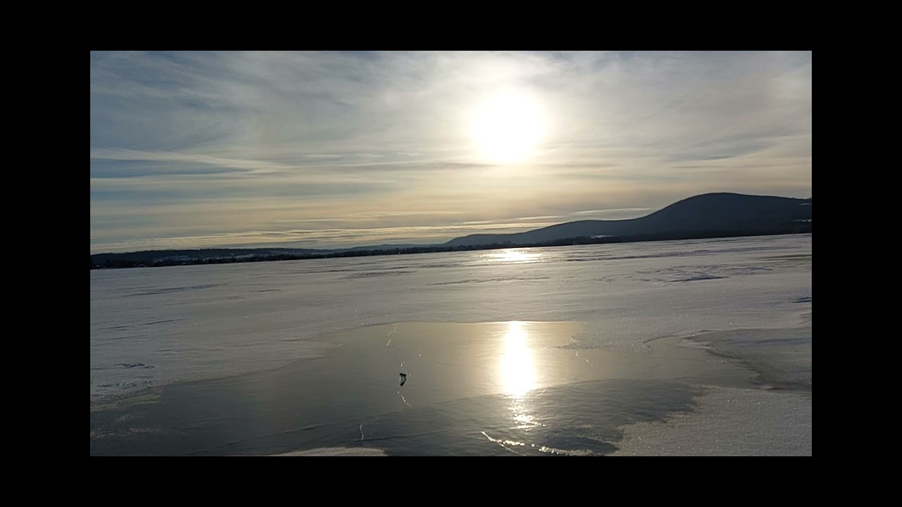 Monte le son😁🫶grondement du train qui seloigne et par la suite craquement de la glace😁à bientôt 