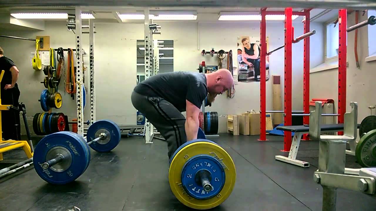 Maastavetoja ilman vyötä powerlifting routine