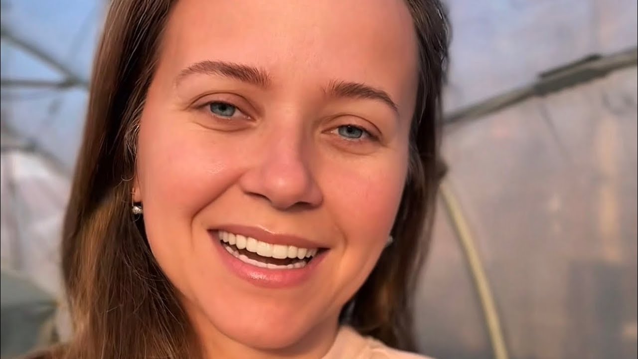 Pui albi de carne și gât golaș. 🌸