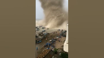 ⚠️ Detik-detik Terakhir Sebelum Tornado Menghantam Desa Tepi Pantai 🌊 #shorts