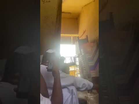 نسأل الله أن يحفظ الوطن وأبنائه الأخيار الجيش يضرب طوقا امنيا حول موقف شندي بمدينة الخرطوم بحري