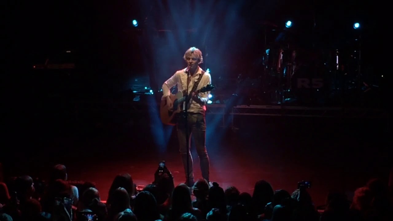 Repeating Days / R5 (Ross acoustic) live in London 2017