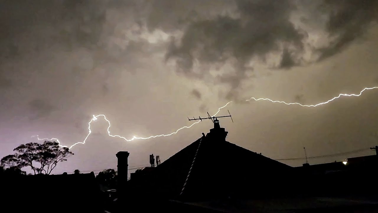 RARE WINTER THUNDERSTORM! - Close Lightning + Bright Crawlers | Sydney Australia (15th June 2025)