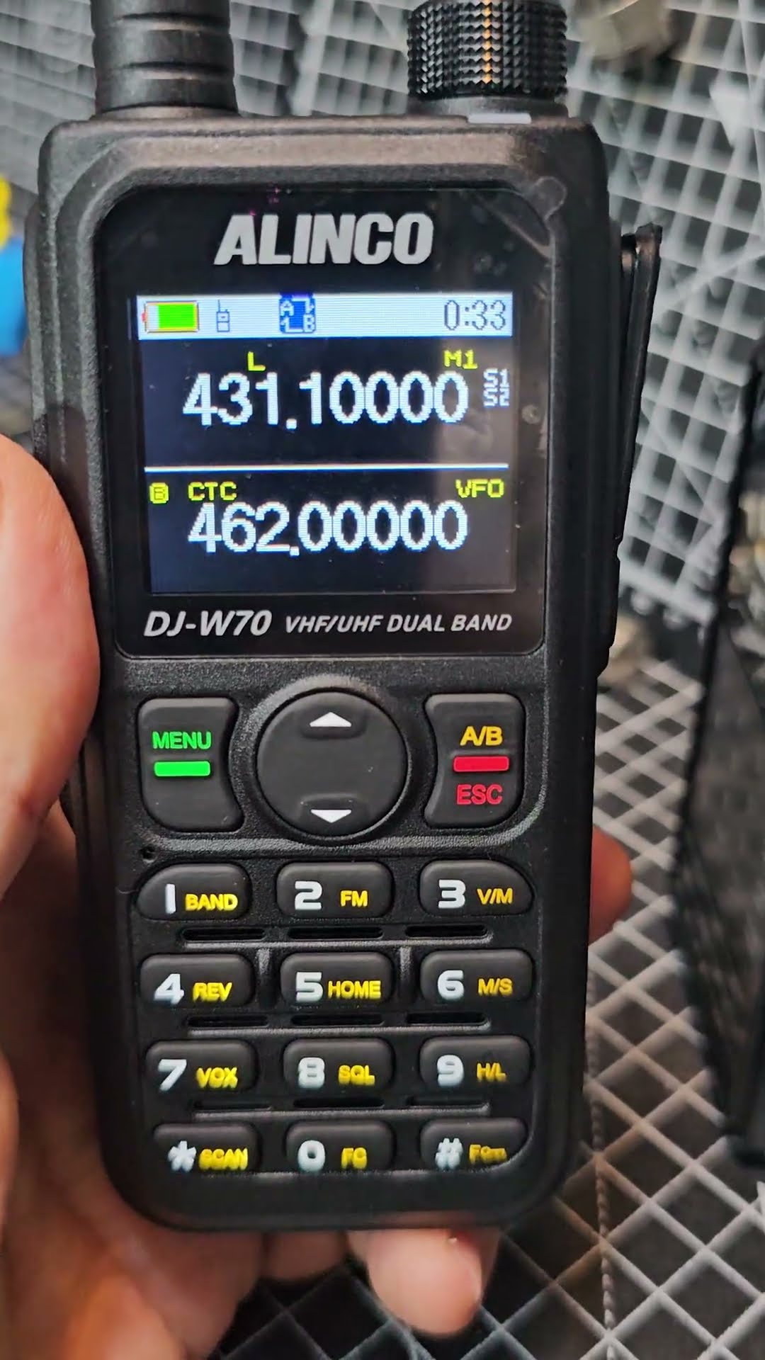 NEW - Alinco W70 VHF UHF AIRBAND - YouTube