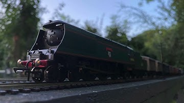 Southern perishable freight. OO gauge model railway. Garden railway