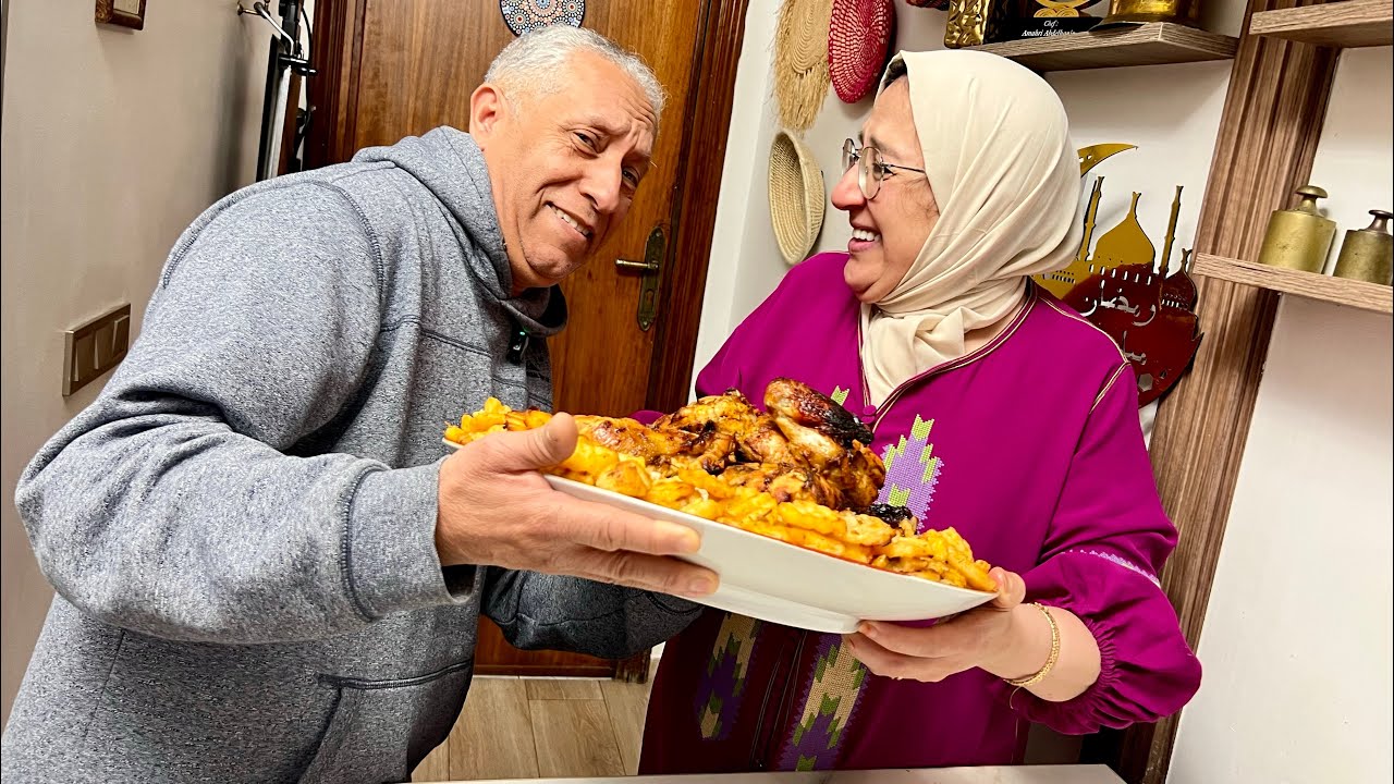 الدجاج طايب في الفران البطاطا محمرة في الفران و الروز بالشومبنيو و السبانخ بمرق الدجاج 😋 