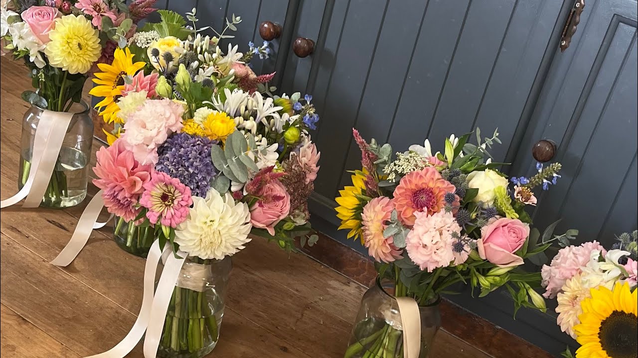 Свадьба в конце лета, Blooms on the Hill.