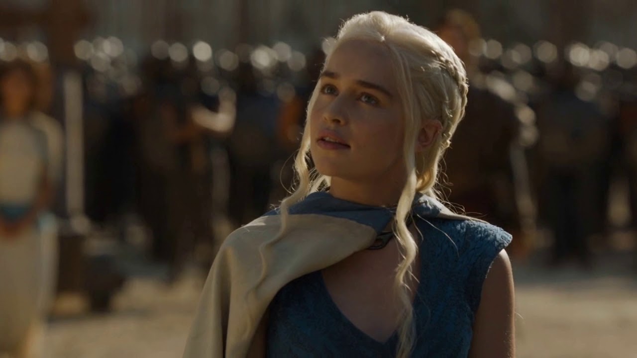 High valyrian. Daenerysss. Daenerys Targaryen sitting\.