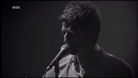 Noel Gallagher (Oasis) - Wonderwall (The Best Live Acoustic Version)