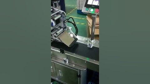 Automatic self-adhesive sticker bottle flat labeling machine
