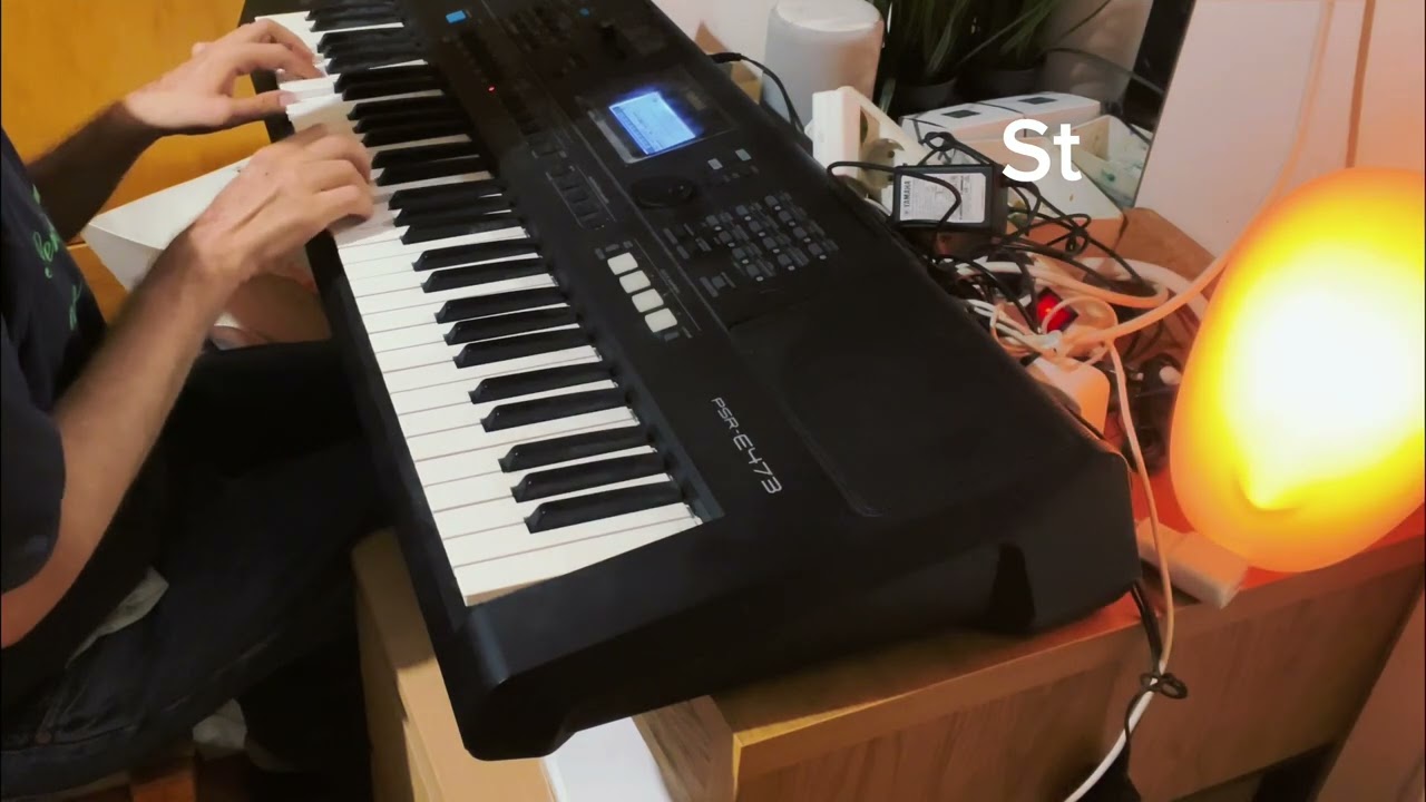 Yamaha PSR -E473 strings and violin  in a classic music piece