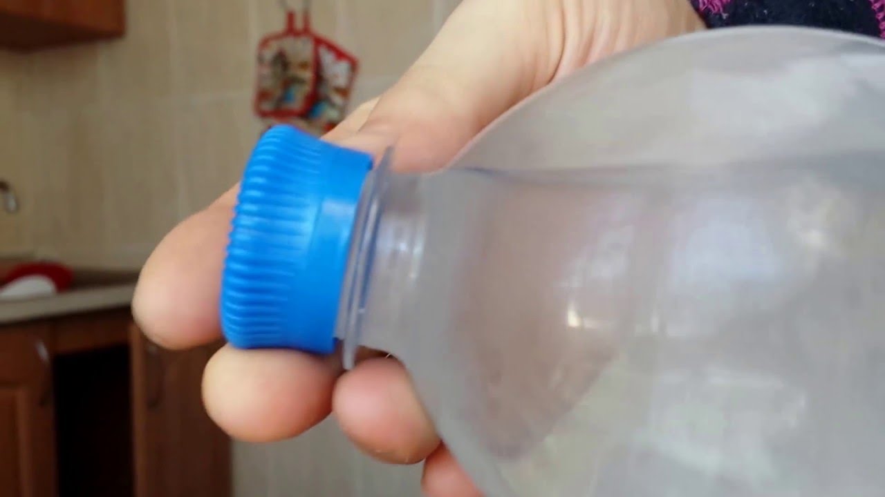 Замороженная вода в бутылке. Мгновенная заморозка воды. Фокус с быстрой заморозкой воды. Замороженная вода в бутылке наблюдательному эффекту.