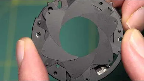 Dismantled lens aperture mechanism