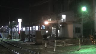 雪が舞う夜の赤城駅を発着する上毛電鉄700型　2019.1.26