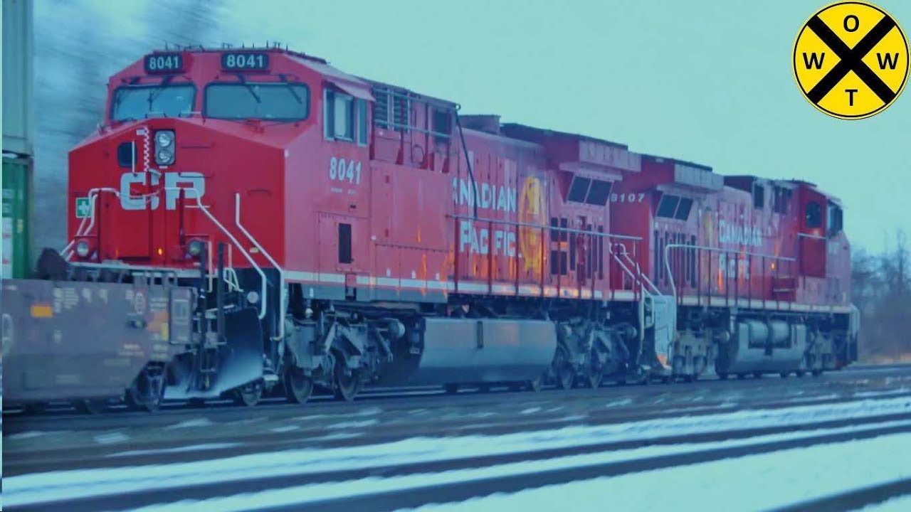 ns trains schiphol Pair of Canadian Pacific Beaver Units Pull CSX Train