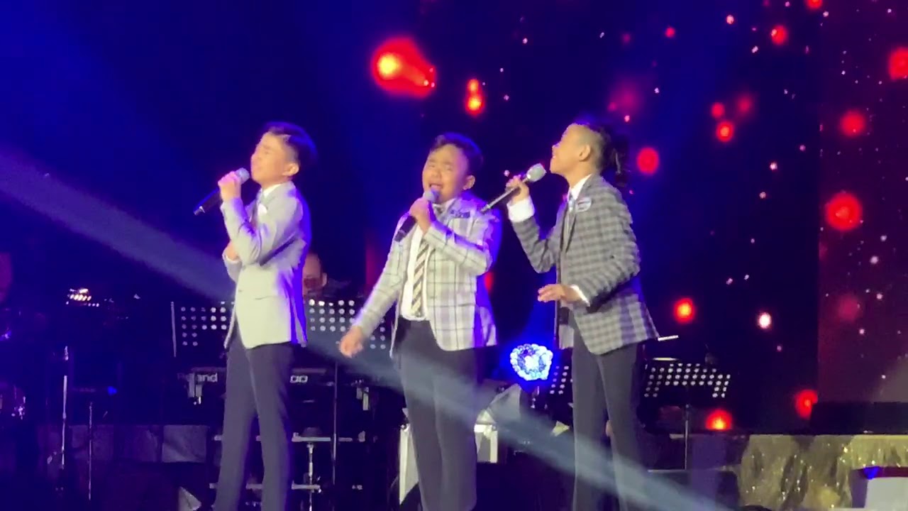 TNT Boys Listen The Big Shot Concert - Flashlight