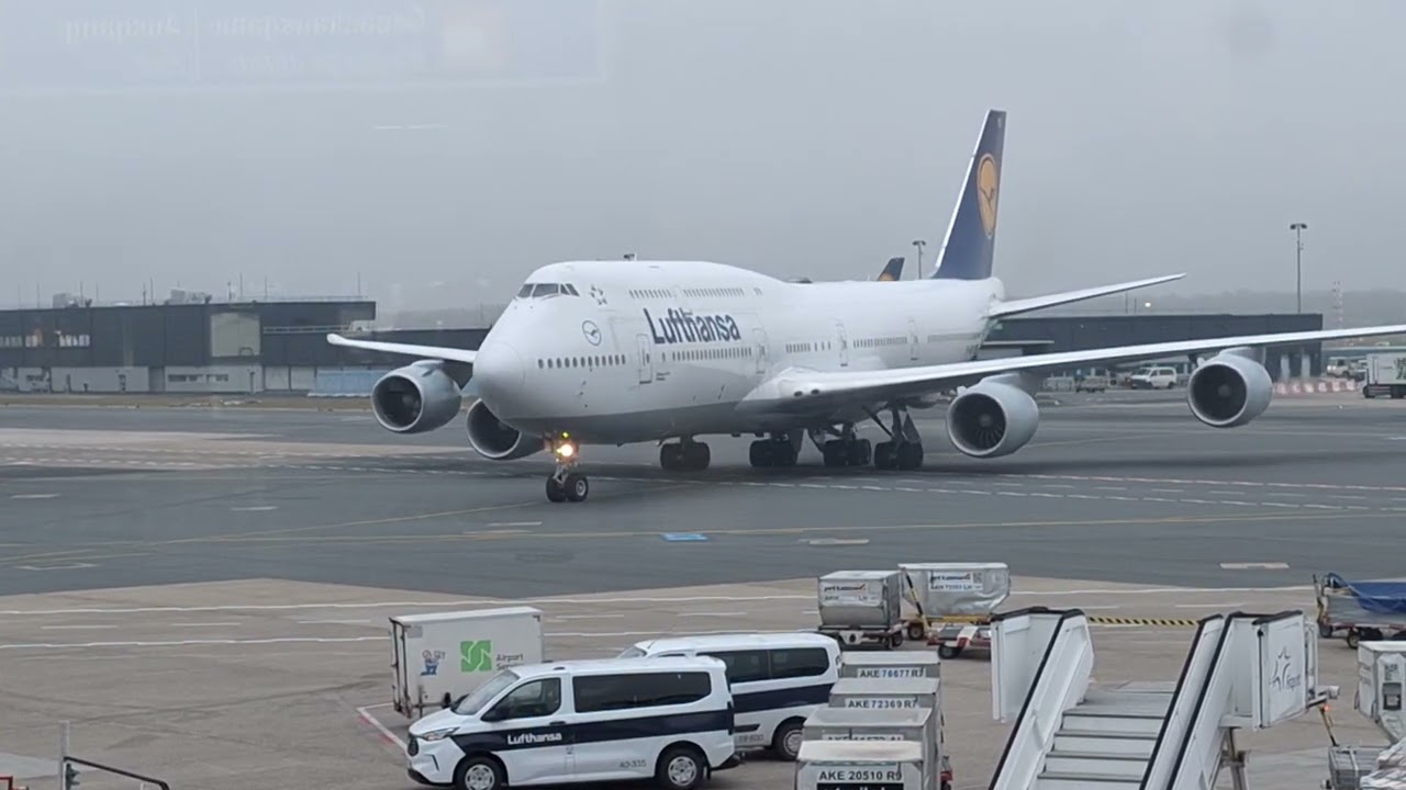 LH511 from buenos aires D-ABYS B747-8i lufthansa roll in at frankfurt airport 