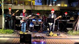 芽兒樂團2011-1225-台北車站街演-happy new year