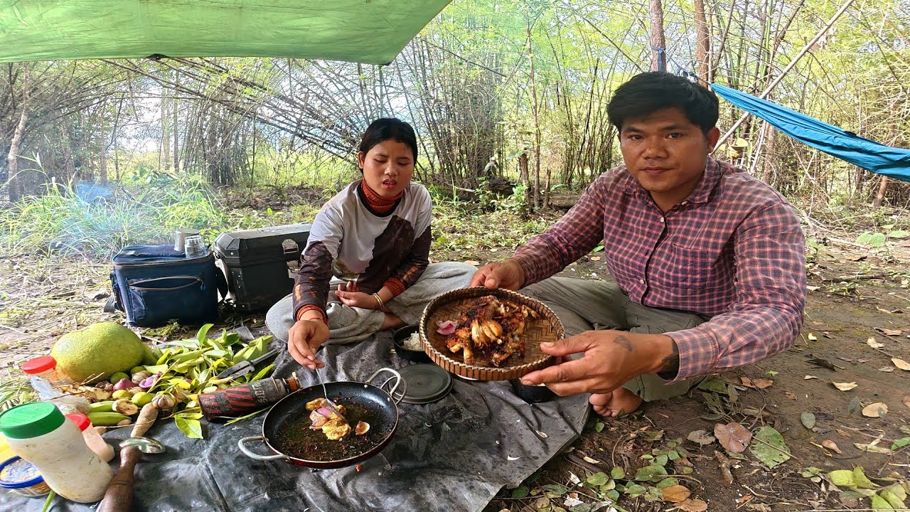 Fried frogs at the river mouth Ep256.1