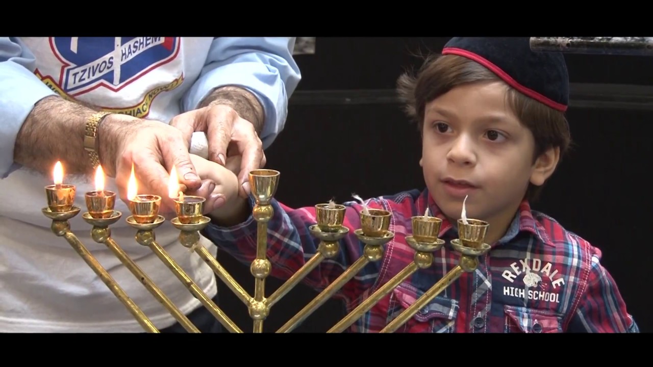 Olive Oil Pressing Workshop  - Tzivos Hashem Traveling Craft Workshops - JewishChildren.com