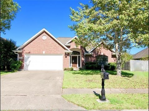 301 Friends Knoll Lane, Friendswood, TX home video tour