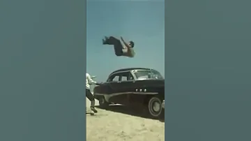 مشهد و لا أروع أحمد رمزي من فيلم الأبطال 