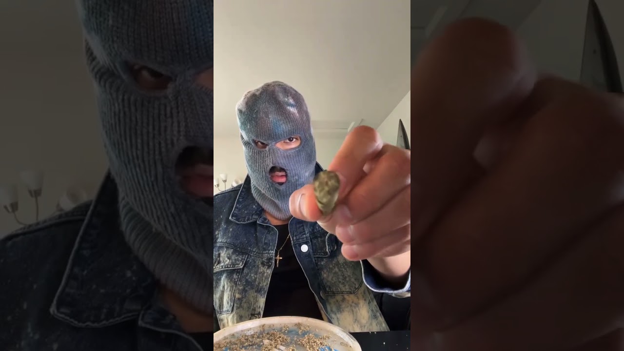 Rolling up a King Palm Blunt 🔥💨💨💨💨💨