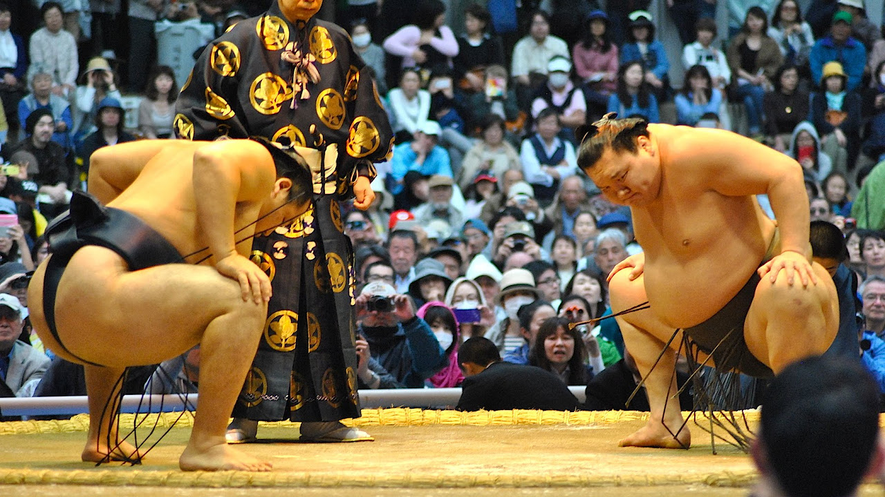 Yokozuna Hakuho vs Yokozuna Kakuryu   Outdoor Sumo