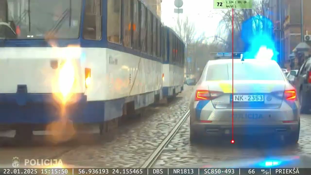 Spraiga pakaļdzīšanās Rīgā: likumsargi aptur autovadītāju, kurš vairākkārt apdraud apkārtējo drošību