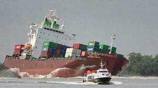 EXTREME MANEUVER! Massive Container Ship Battles a Deadly Bends  #shipspotting