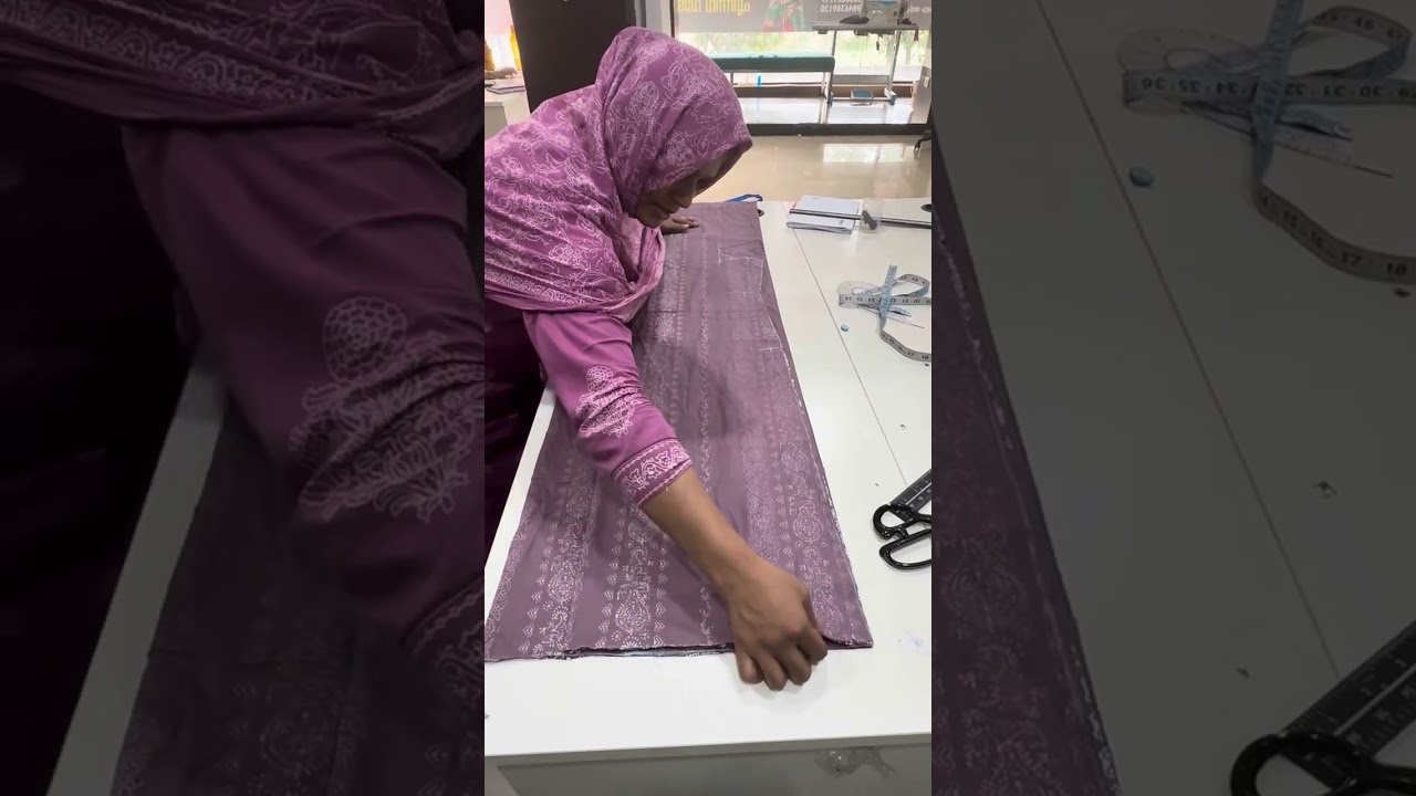 V നെക്ക് കോളർ . ഫ്രിൽ ടോപ്‌  8086814949