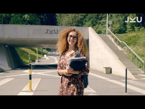 Studentin Corinna erzählt vom Mathematikstudium am LIT | JKU Linz