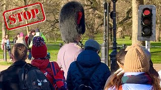 Royal guard seen at traffic lights with public! ￼