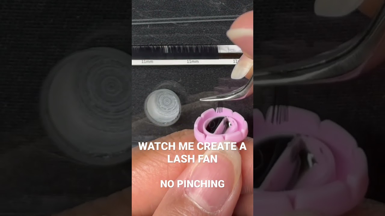 How to create a lash fan no pinch method. 