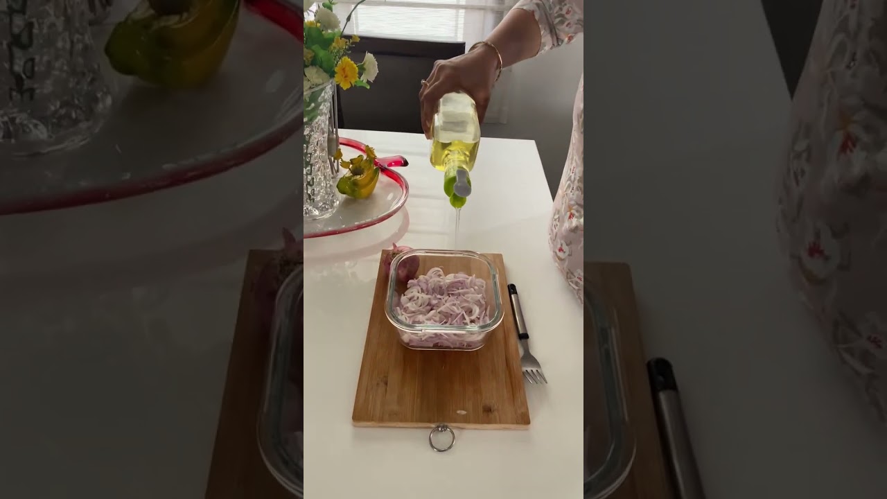 "Cooking Onions in the Microwave: A Quick and Healthy Alternative to Frying"