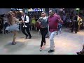 Encuentro de bailadores a ritmo de pachanga.