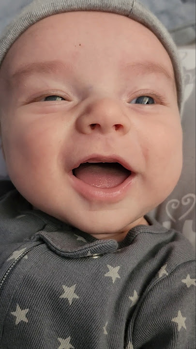 His smiles and coos make my heart melt 💓  #baby #babyboy #firsttimemother #goodmorning #newborn