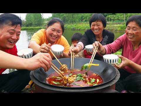 娘家油菜大丰收，胖妹全家出动去帮忙，午饭5斤牛蛙火锅，吃过瘾【陈说美食】