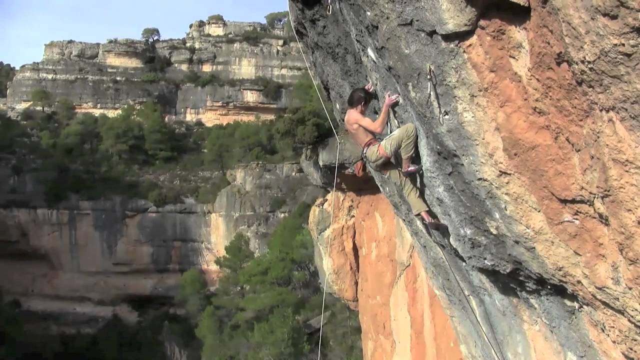 Enzo Oddo: La Rambla 9a+ (5.15a) at Siurana Spain