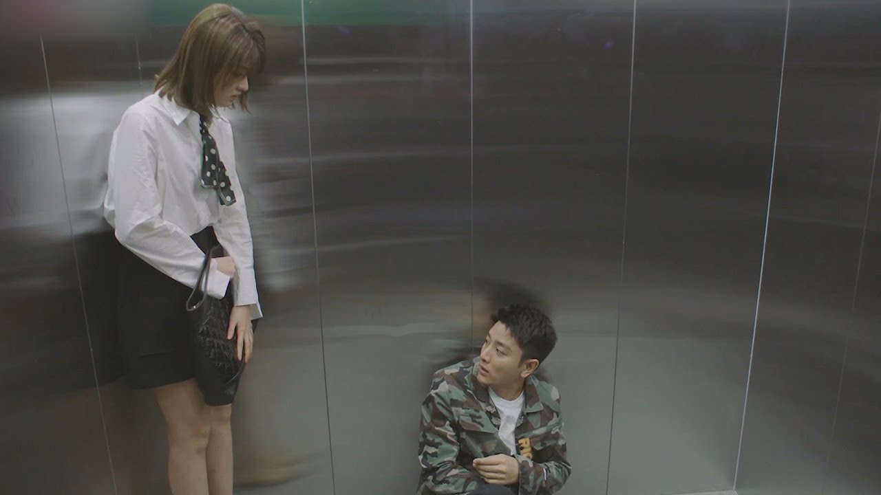 Movie   孤男寡女被困電梯，小伙子淡定坐下等救援，豈料姑娘緊急護住裙子！#最新電影 #大陸電影 #喬欣 #qiaoxin #賈乃亮 #jianailiang
