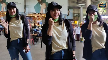 A Closer Look At Sunny Leone At The Airport